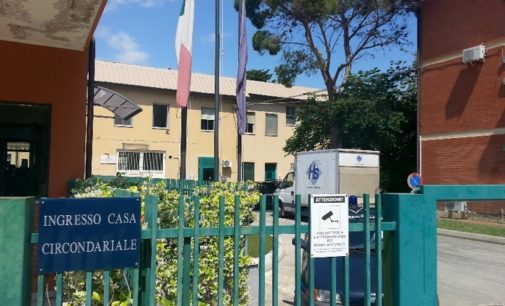 Pescara: misura interdittiva per assistente capo, faceva entrare in carcere droga e smartphone