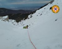 Maiella: escursionista scivola sul ghiaccio per 400 metri, recuperato dall’elicottero del 118 di Pescara