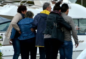 Porto di Fossacesia - La moglie della vittima con altri famigliari