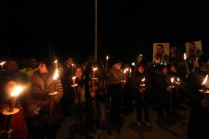 SISMA L'AQUILA: QUARTA FIACCOLATA TRA POLEMICHE E RABBIA