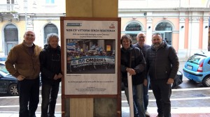 Lanciano - Pannello espositivo nei portici comunali con il manifesto No Ombrina, inaugurazione della mostra