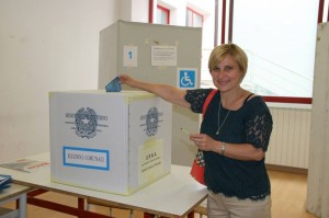 Annamaria Casini vota al ballottaggio