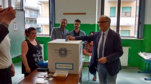 Mario Pupillo vota al seggio