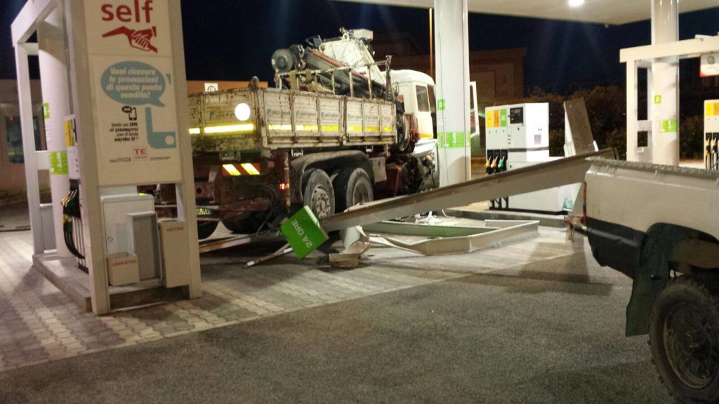 Pescara, fallito l’assalto alla cassa del distributore di carburanti