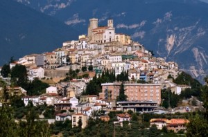 Casoli: trova 14mila euro al parcheggio e li consegna ai Carabinieri Erano di una pensionata