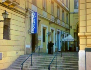 Nega accesso a circolo privato, accerchiata e pestata a Chieti