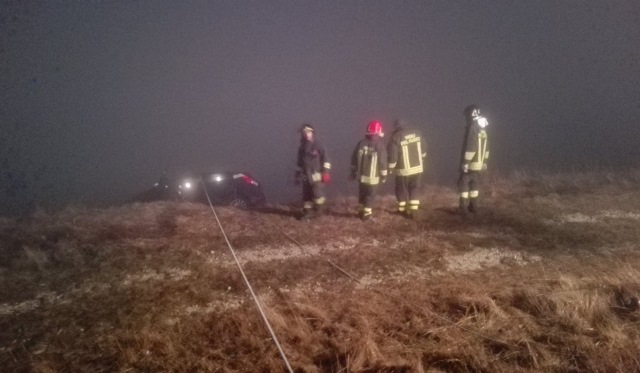 A Schiavi d’Abruzzo finisce con l’auto sul dirupo, la salvano i vigili e la sua prontezza di riflessi