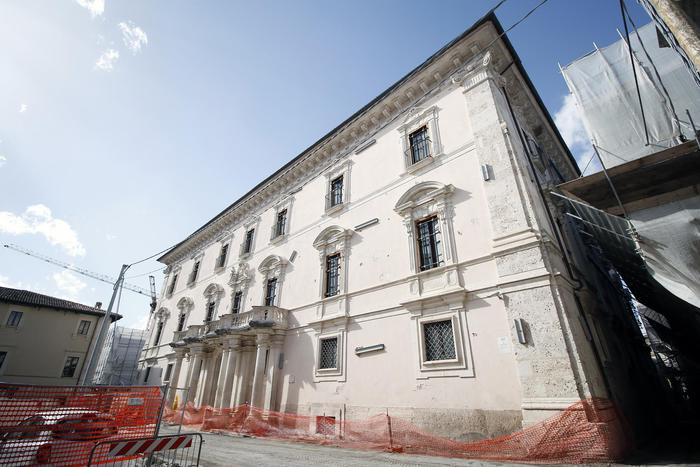 Blitz dei carabinieri in sede Giunta Abruzzo, indagine sull’appalto per la ricostruzione di Palazzo Centi all’Aquila