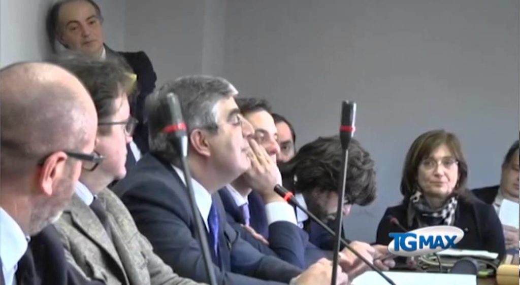 Abruzzo, la politica dei siparietti nei video virali