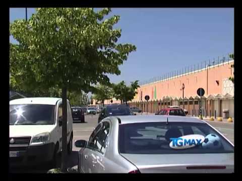 Assalto a portavalori in centro commerciale