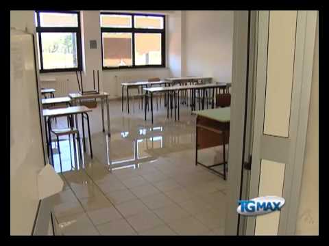 Atti vandalici al De Giorgio, deferiti 2 minori