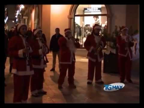 Babbo Natale, una scuola all’outlet
