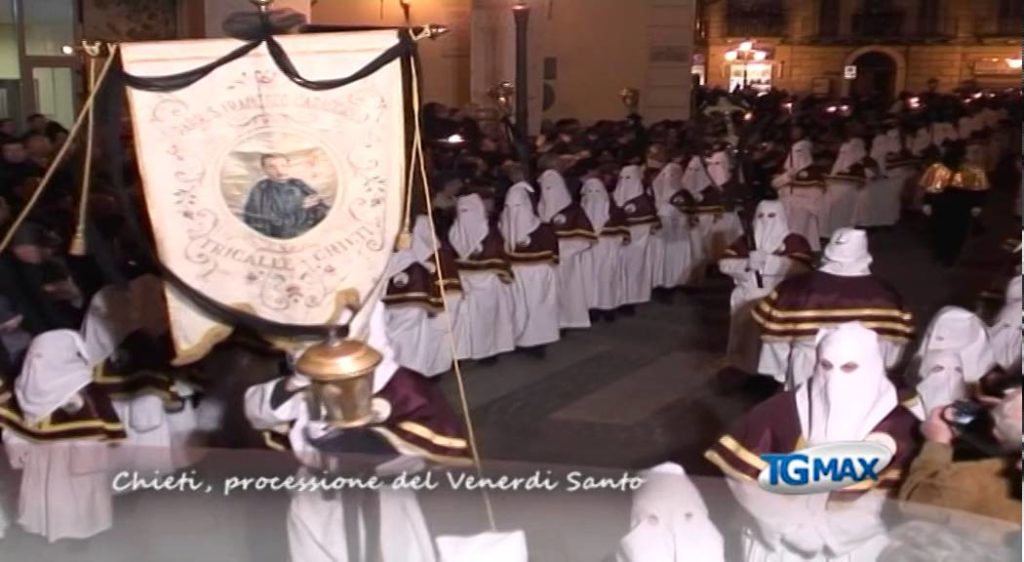 Chieti, in attesa della processione del Venerdì santo
