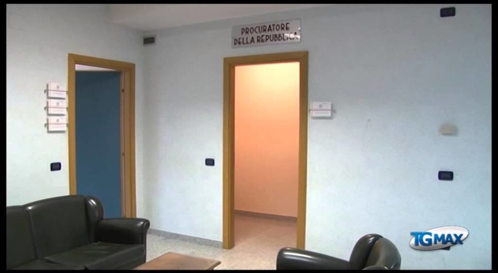 Clonavano chiavette per bevande, 15 arresti