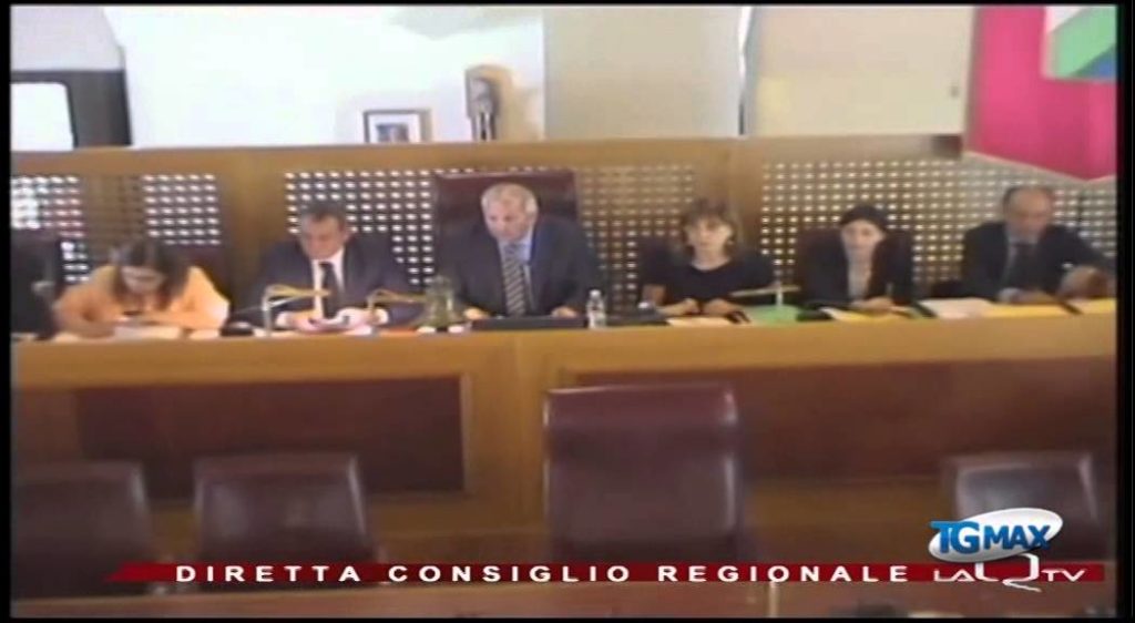 Consiglio regionale chiude per ferie tra bagarre