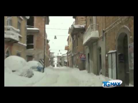 Cupello, a caccia di guanti nei negozi