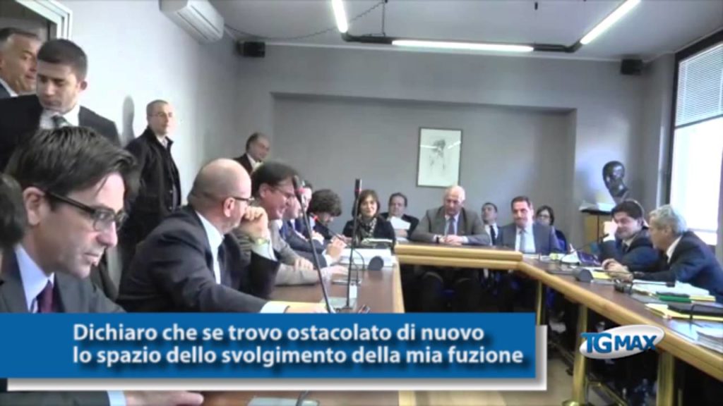 Foruncoli del presidente e censura, D'Alfonso: "la prossima volta mi ci siedo sopra"