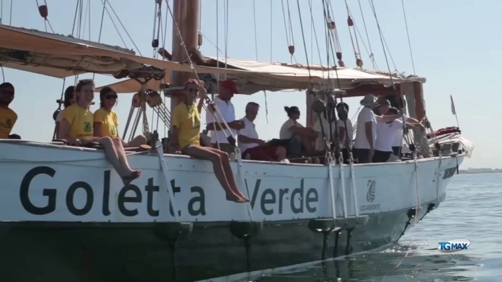 Goletta verde boccia il mare d'Abruzzo