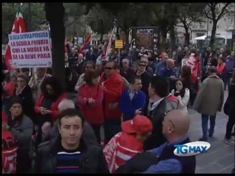In migliaia allo sciopero della Cgil