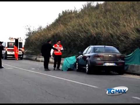 Incidente moto-auto, centauro muore sul colpo