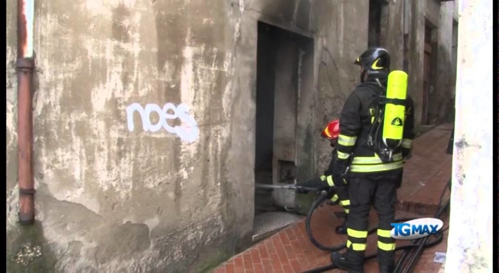 Lanciano, a fuoco casa abbandonata