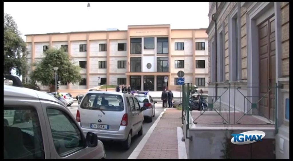 Lanciano: assenteismo, dipendente comunale rinviata a giudizio