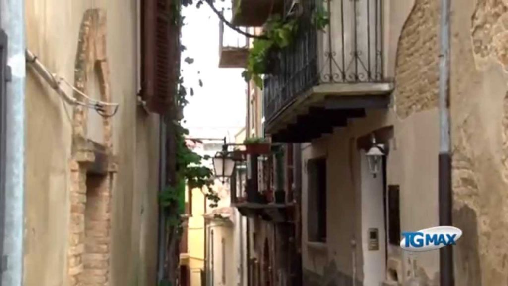 Lanciano: coglie l’uva sul balcone e cade, ricoverata con politrauma