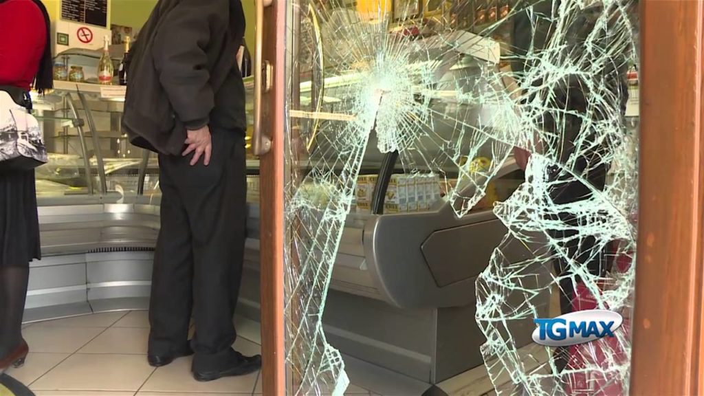 Lanciano, furto e spaccata con tombino a Mazzoccone