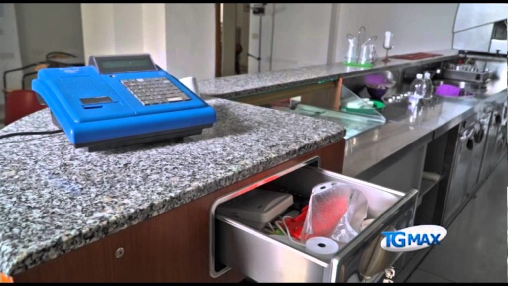 Lanciano, ladri vandali nelle scuole