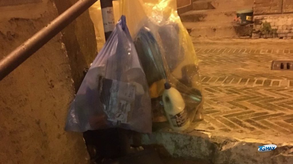 Lanciano: senza mastelli, rifiuti indifferenziati in centro storico