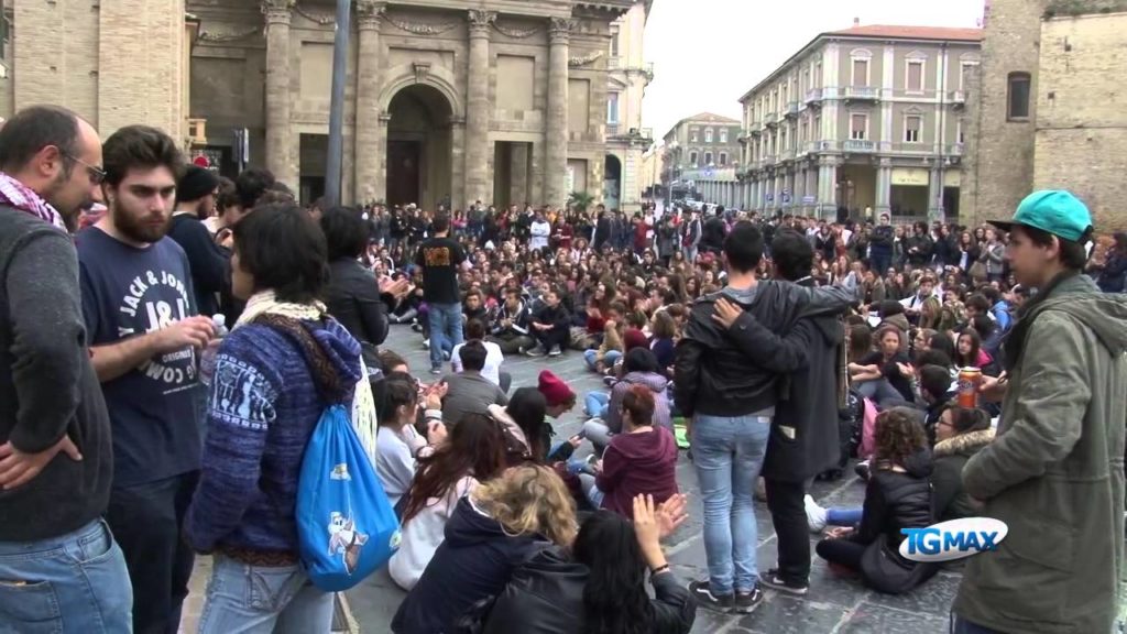 Lanciano, studenti in piazza