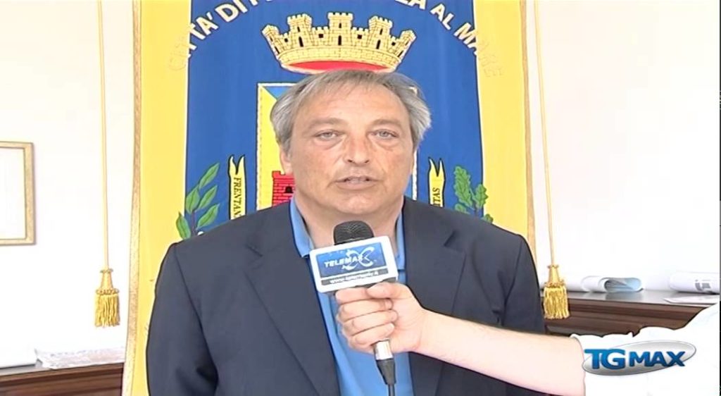 Luciani: "meglio chiudere in estate"