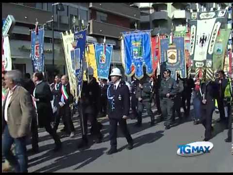 Migliaia in corteo, no al petrolio in Adriatico