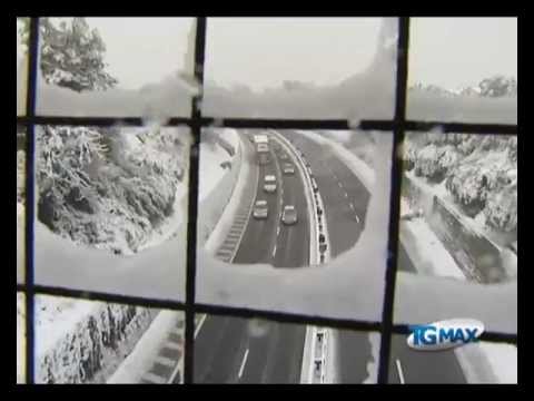 Nevica ovunque, chiuse anche le fabbriche