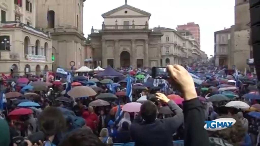 No Ombrina invade Lanciano, corteo di 4 km