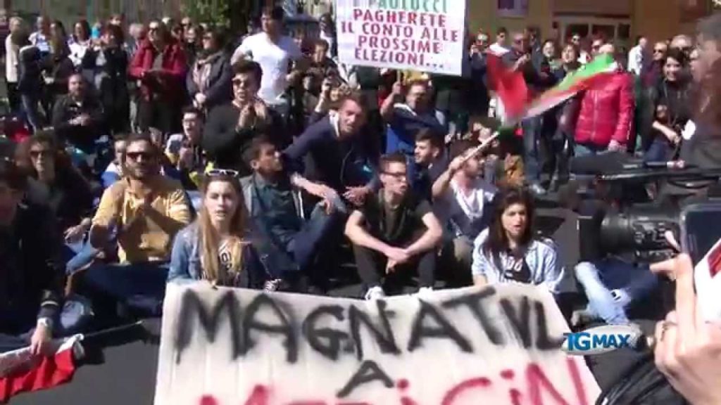 Paolucci di qua Paolucci di là… i cori degli studenti ad Atessa