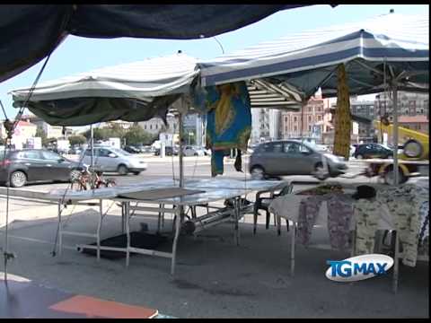 Pescara, iniziato sgombero mercatino senegalesi