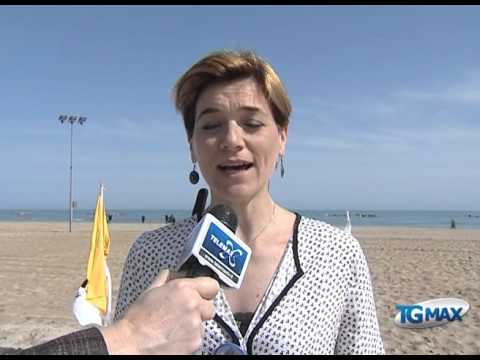 Referendum, flash mob per abbracciare l'Adriatico per il SI