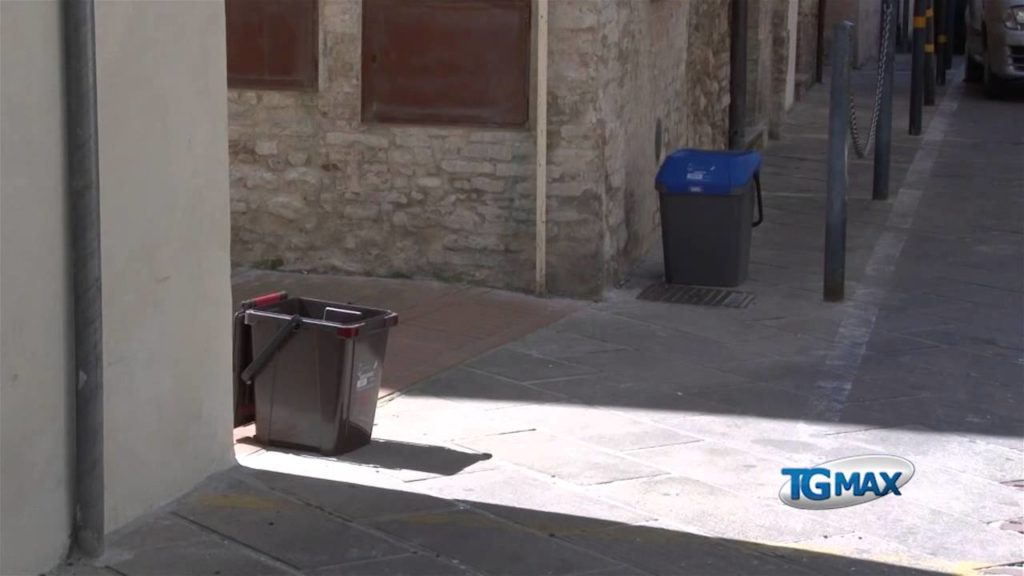 Rifiuti, foto trappole contro i vandali