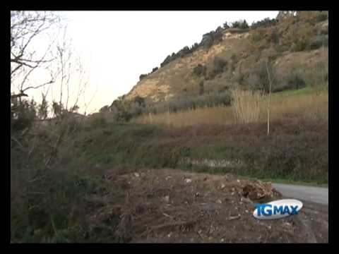 Si affidano a ‘tom tom’, finiscono nel fiume