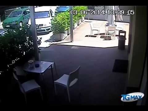 Tentato omicidio a colpi d’ascia, 3 arresti