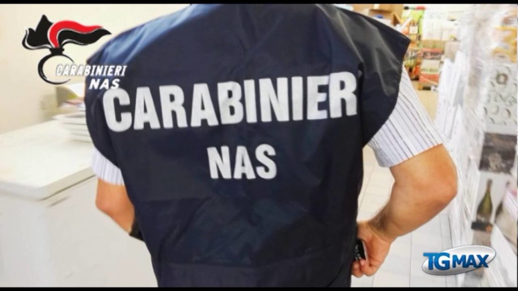 Topi e insetti: Nas sequestrano supermercato