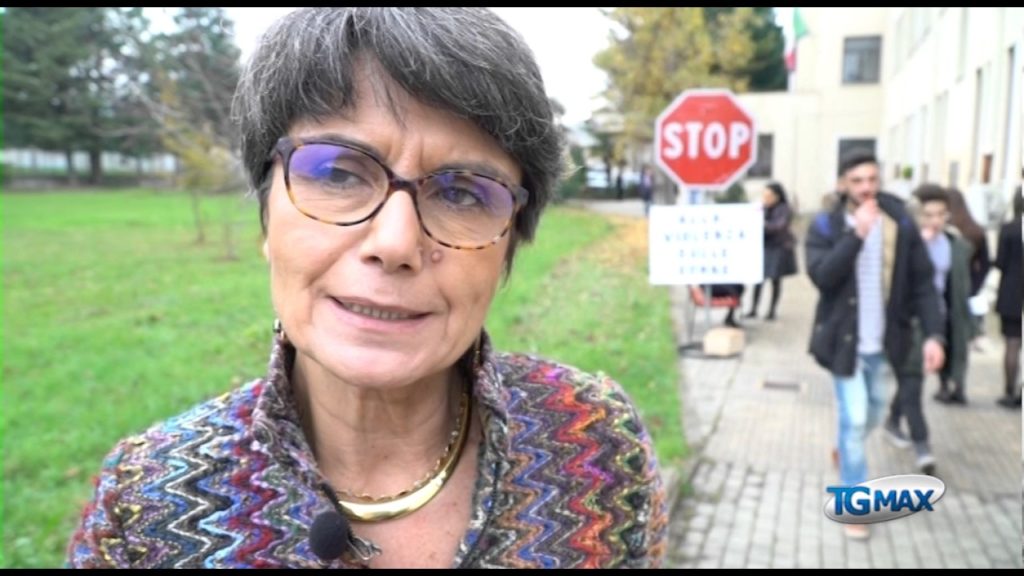 Una panchina rossa contro la violenza sulle donne