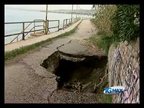 Vasto, crolla scalinata lungomare Cordella