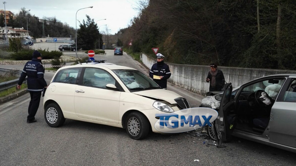 Scontro tra due auto a Lanciano, grave un uomo di 69 anni
