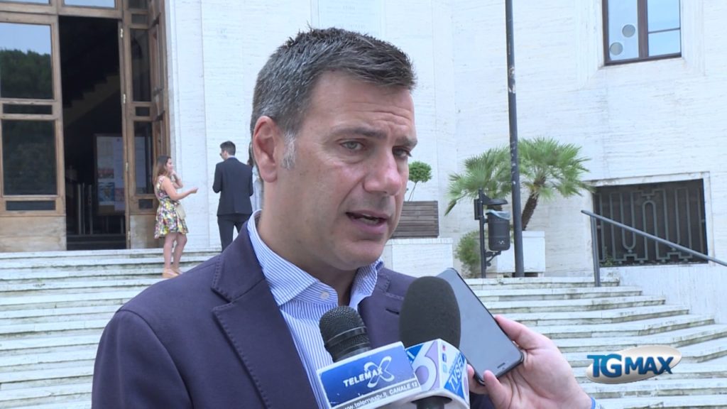 Degrado a Pescara, area di risulta utilizzata come campeggio abusivo