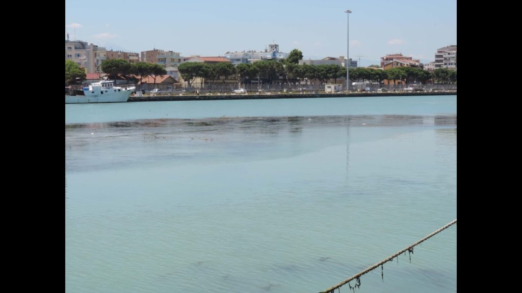 Sversamento in fume e mare, la denuncia di Pescara mi piace