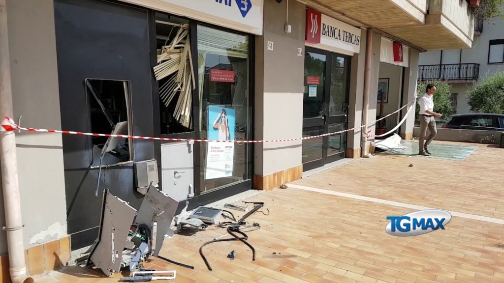 Assalto al bancomat della Tercas a Santa Maria Imbaro ma senza bottino, la cassa era vuota