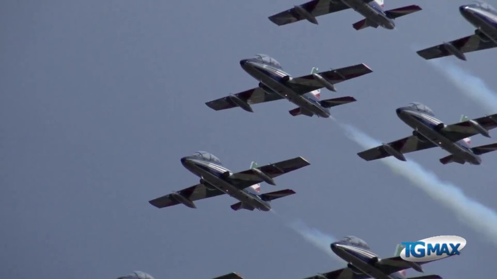 Spettacolo delle Frecce tricolori, in migliaia accorsi sulla Costa dei trabocchi col naso all’insù