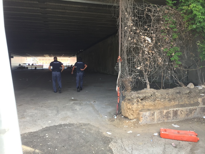 Donna trovata senza vita nel tunnel della stazione a Pescara
